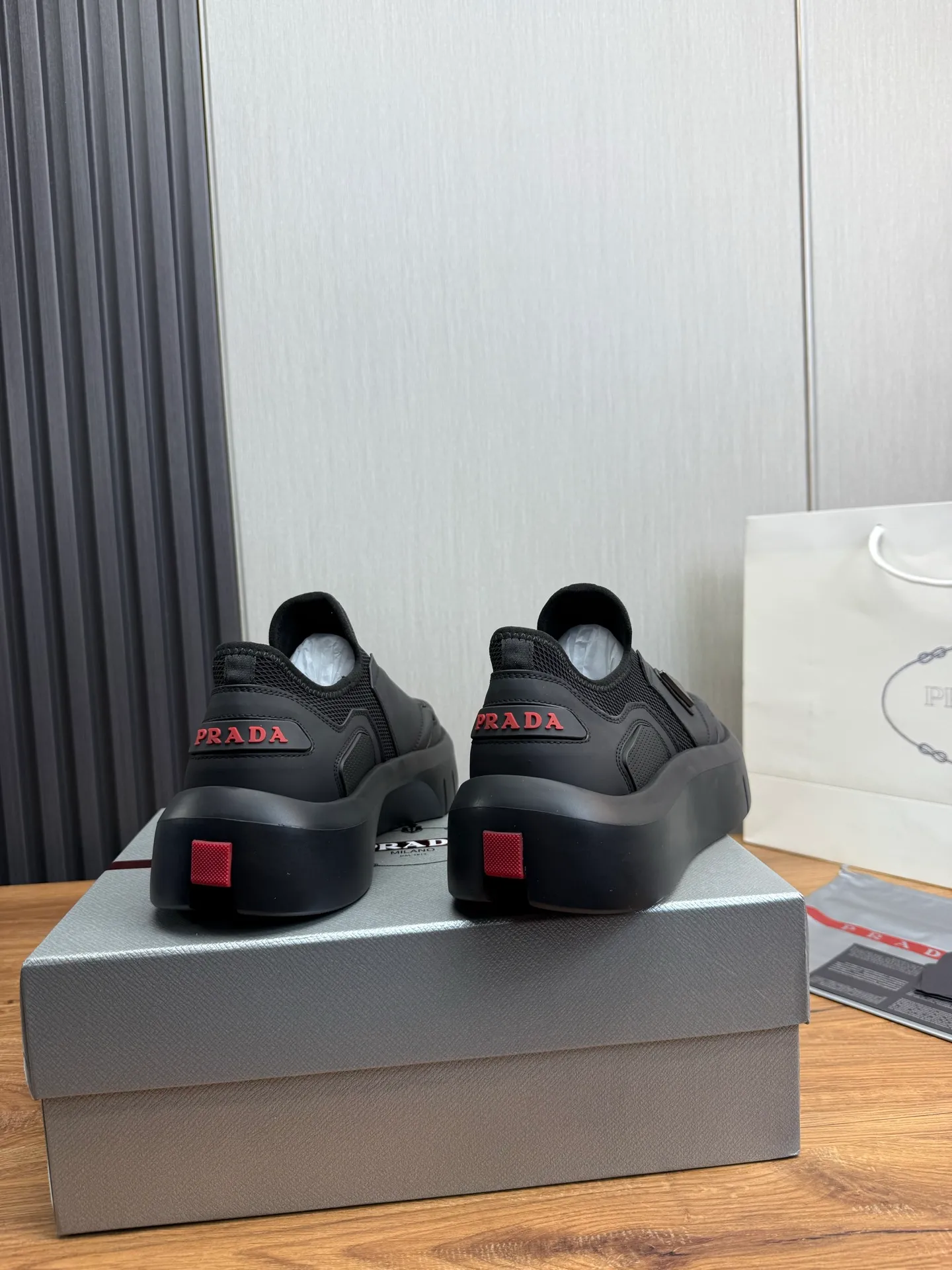Men's shoes 💰620💰 [PRADA] Autumn and winter hot men's shoes are shipped 👏Official website synchronized ⬆️Original fly-woven cowhide fabric + cowhide lining, 1⃣️:1⃣️reproduction, original sole, 38-45 (45. Customized, non-refundable)